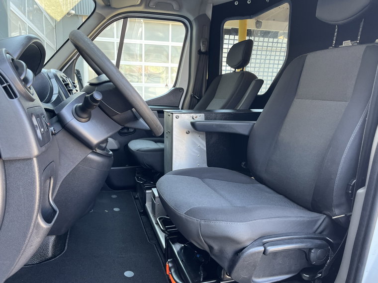 Vehicle Image 32