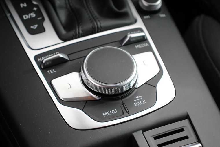 Vehicle Image 22