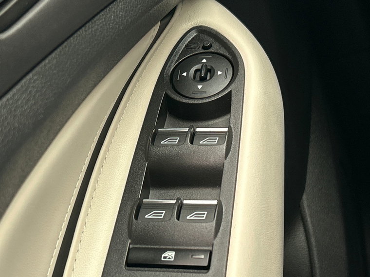 Vehicle Image 28