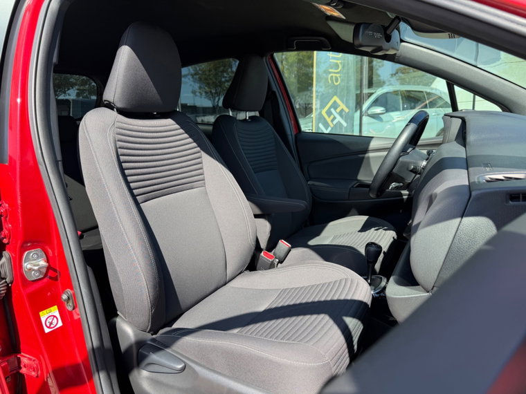 Vehicle Image 16