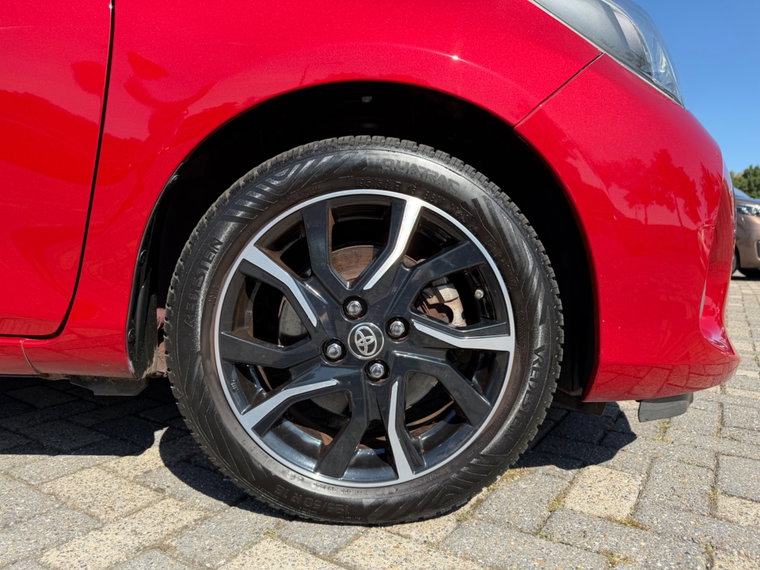 Vehicle Image 21