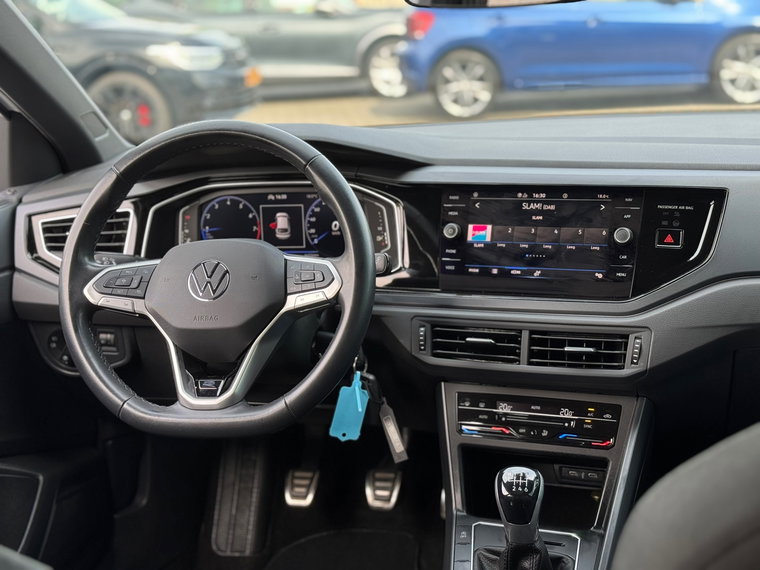 Vehicle Image 22