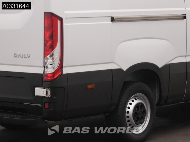Vehicle Image 39