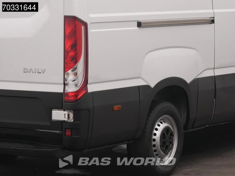 Vehicle Image 42