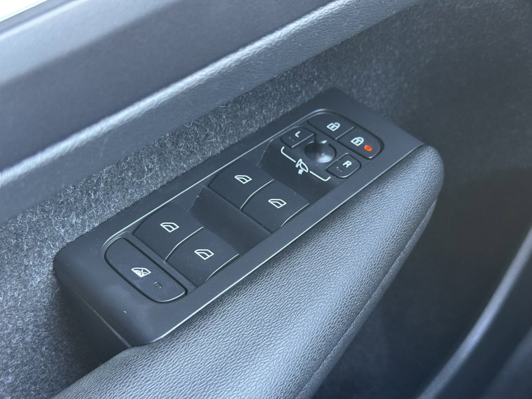 Vehicle Image 33