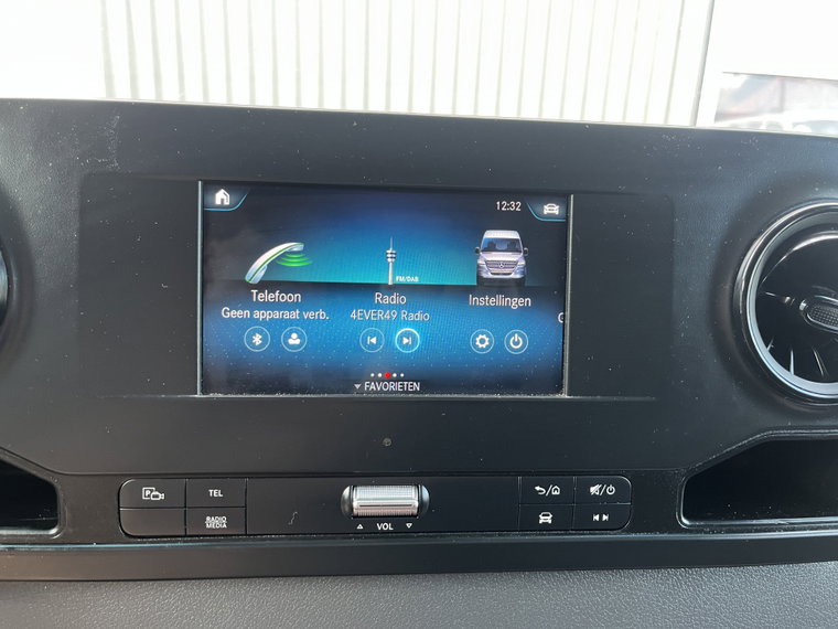 Vehicle Image 32