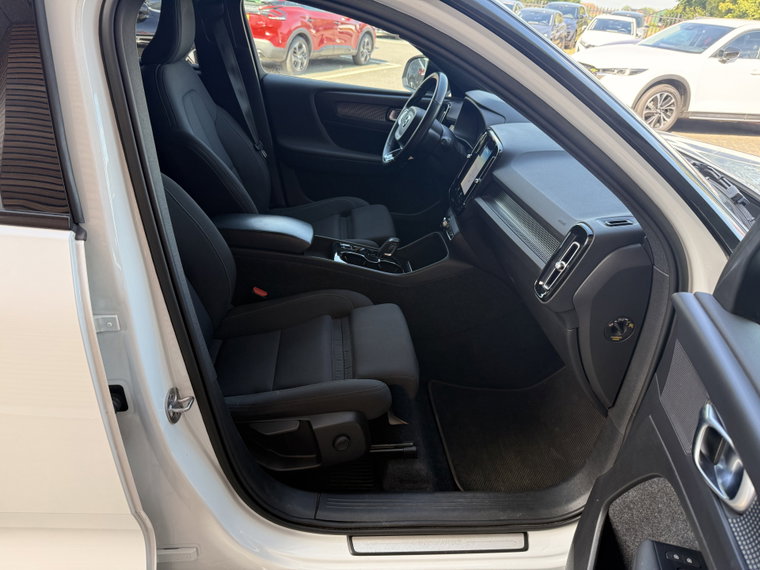 Vehicle Image 35