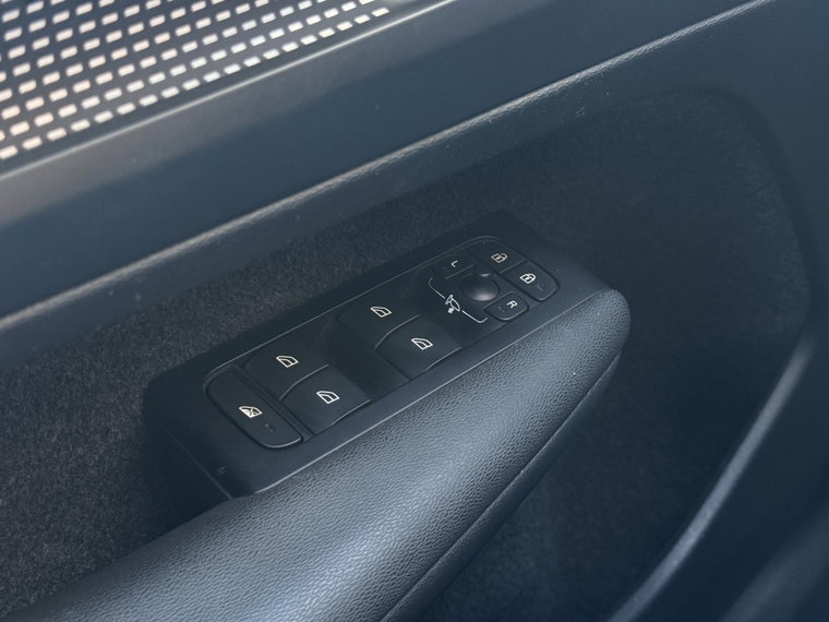 Vehicle Image 38