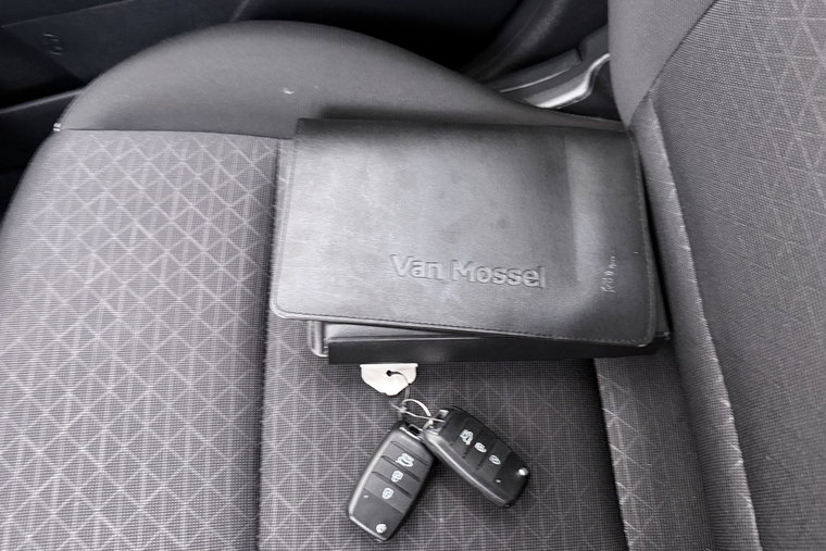 Vehicle Image 28