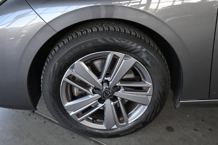 Vehicle Image 13