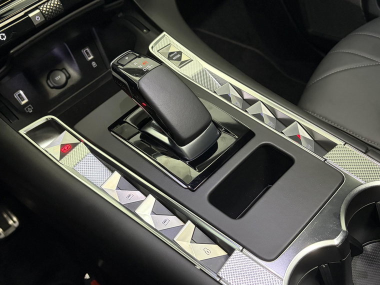 Vehicle Image 37