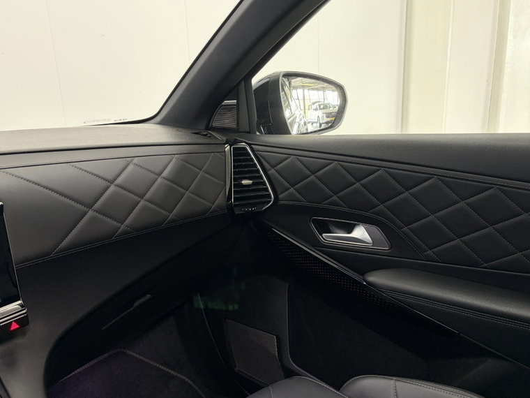 Vehicle Image 38