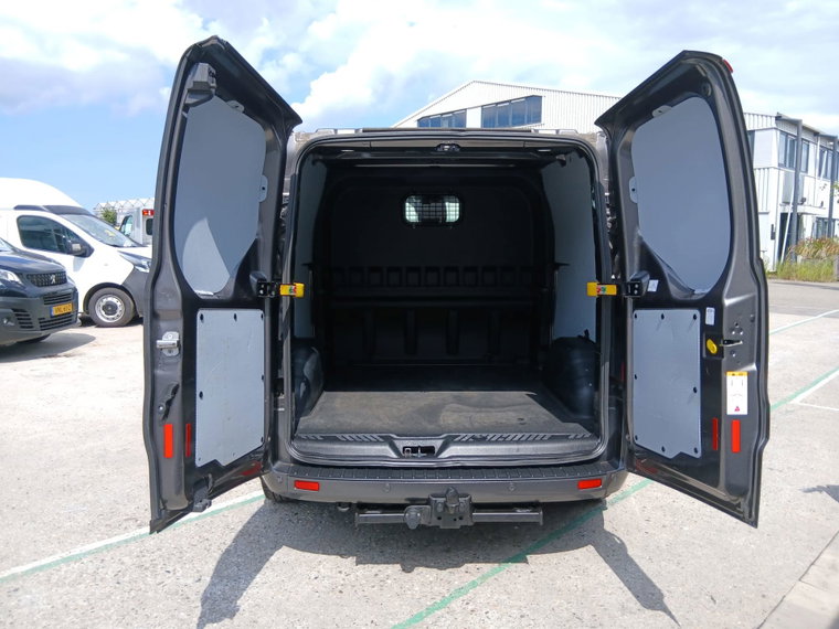Vehicle Image 19