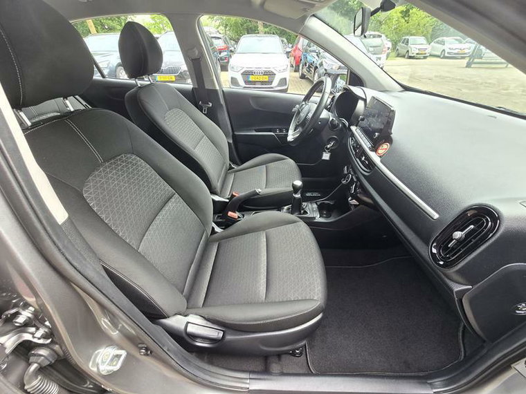 Vehicle Image 13