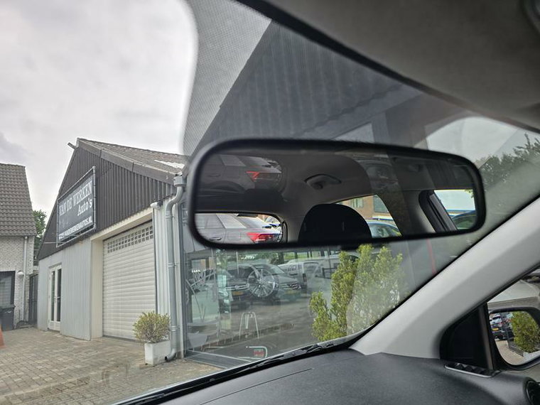 Vehicle Image 26