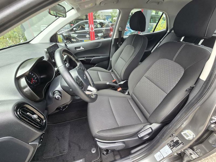 Vehicle Image 11