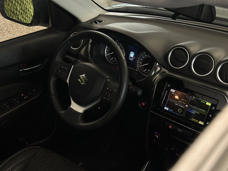 Vehicle Image 12