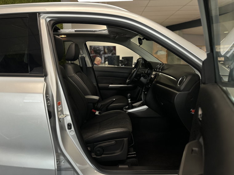 Vehicle Image 13