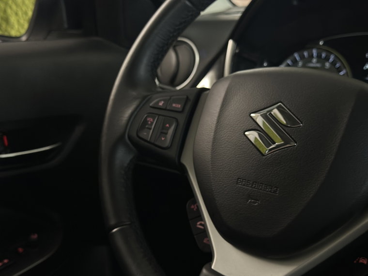 Vehicle Image 25
