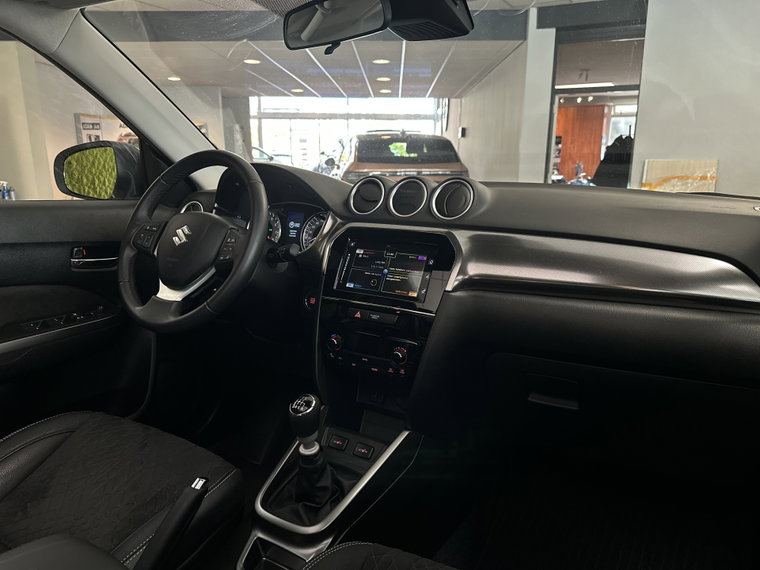 Vehicle Image 8