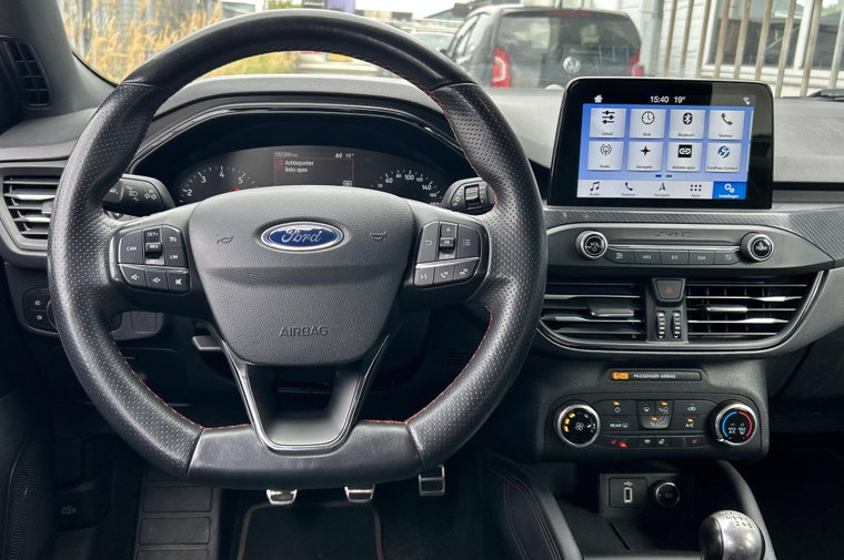 Vehicle Image 12