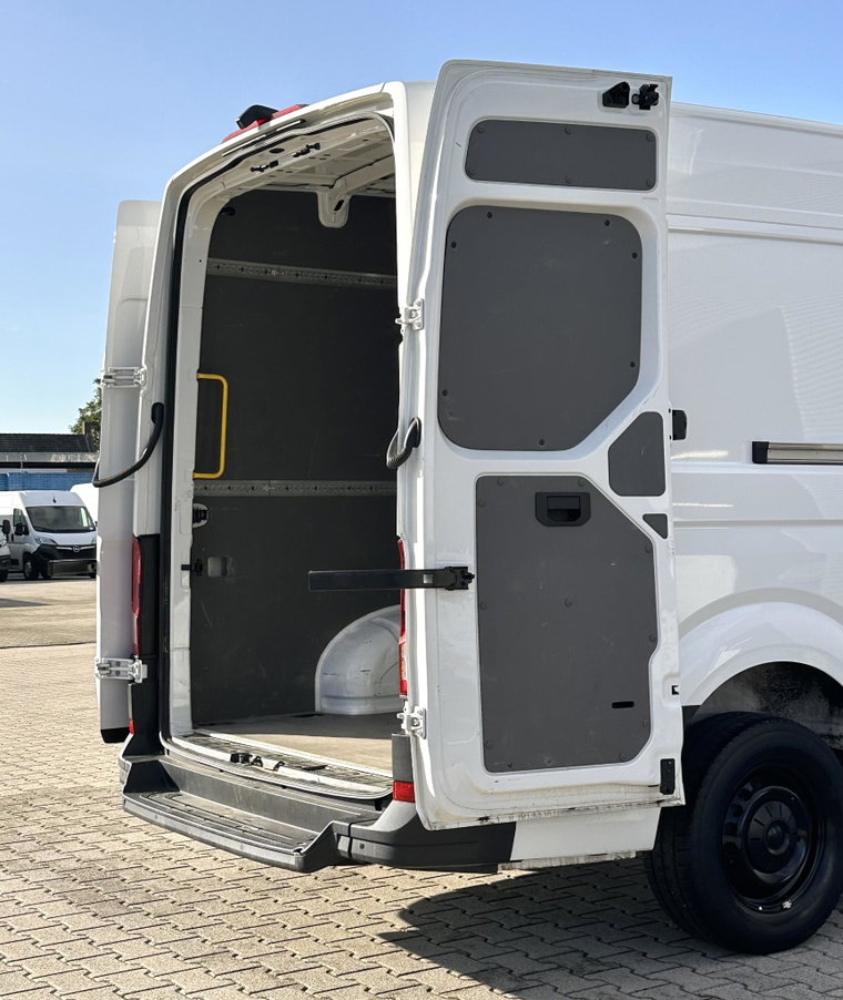 Vehicle Image 16