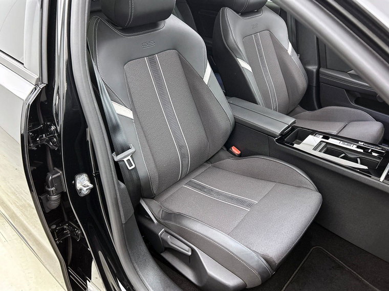 Vehicle Image 52