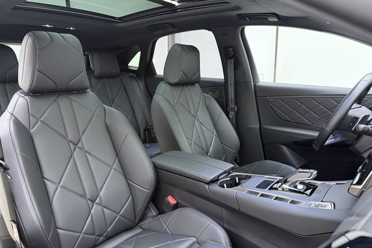 Vehicle Image 14