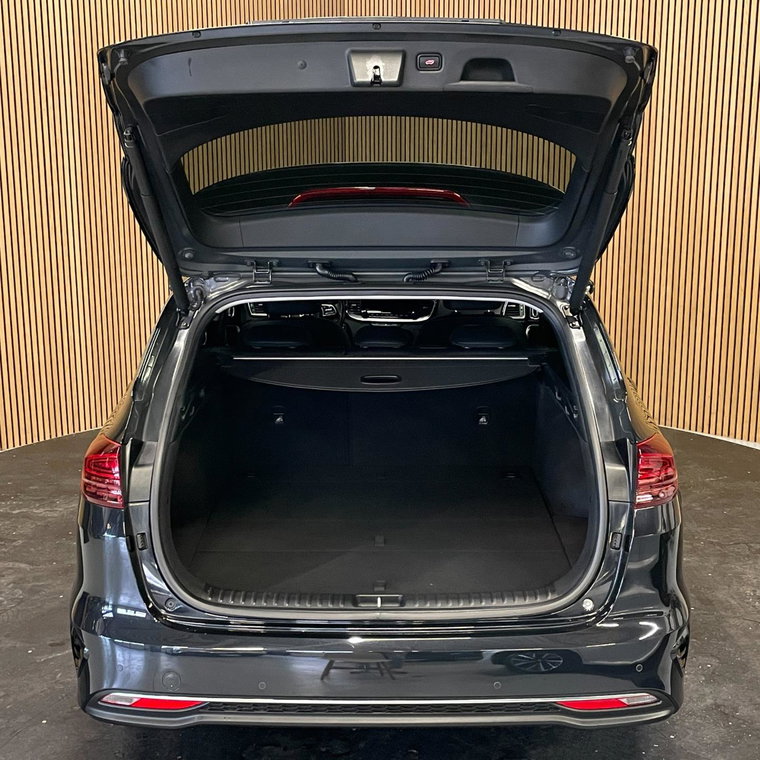 Vehicle Image 32