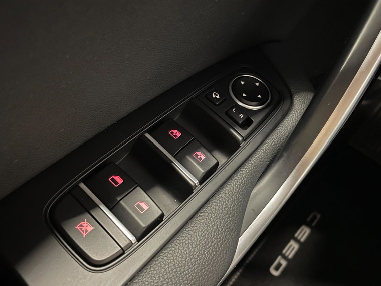 Vehicle Image 38
