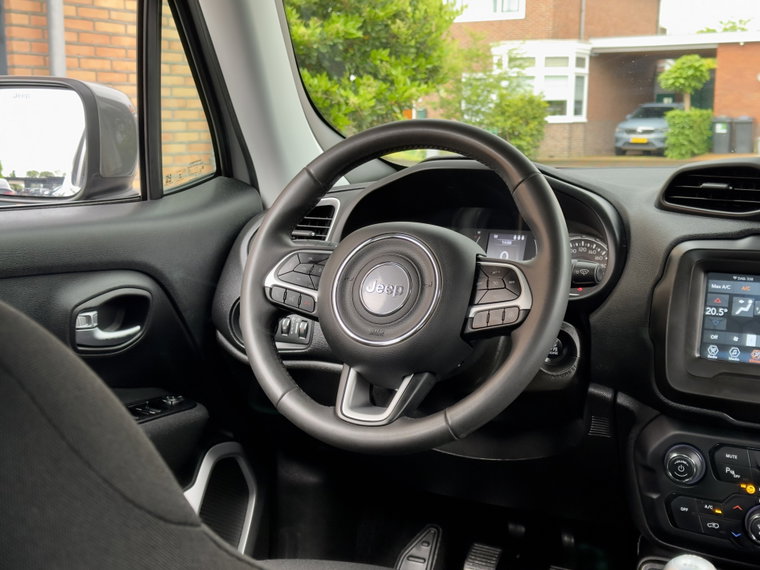 Vehicle Image 24