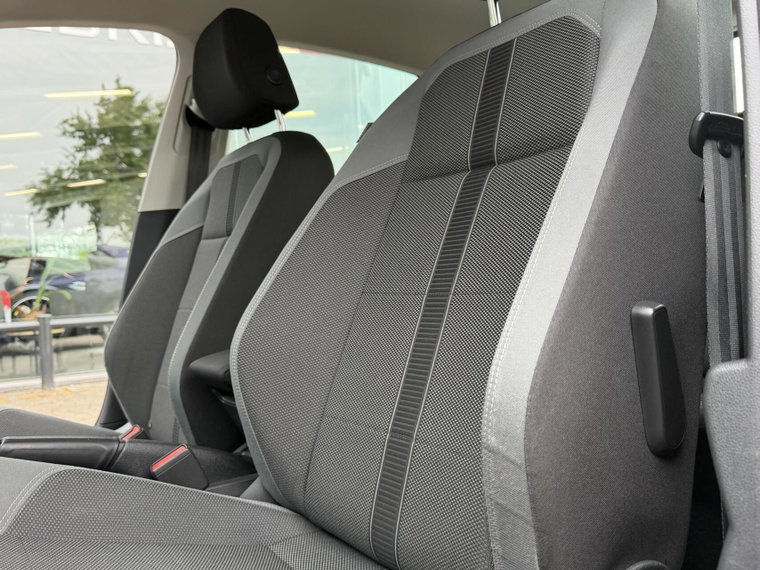 Vehicle Image 33