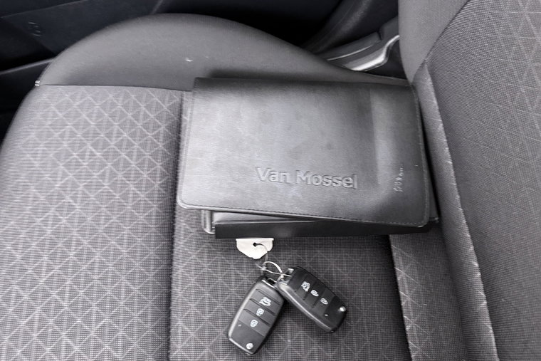 Vehicle Image 28