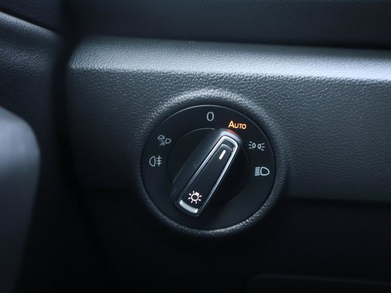 Vehicle Image 28
