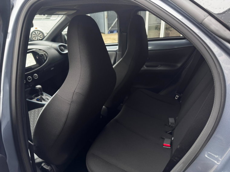 Vehicle Image 12