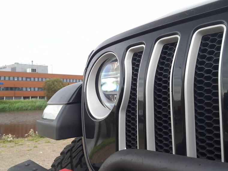 Vehicle Image 12