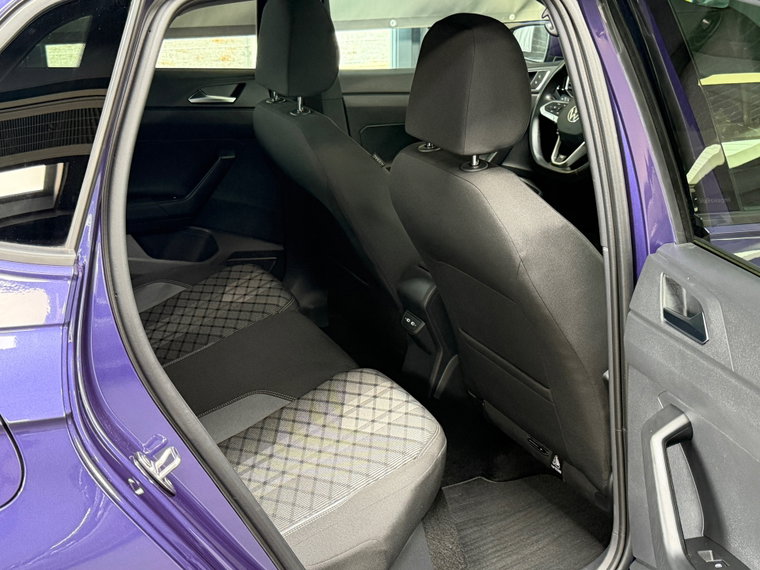 Vehicle Image 33
