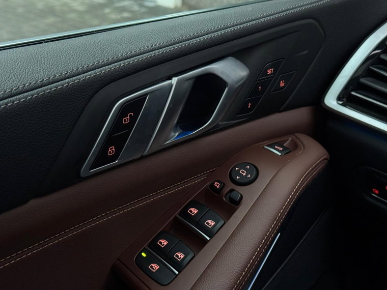 Vehicle Image 24
