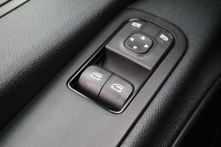 Vehicle Image 32