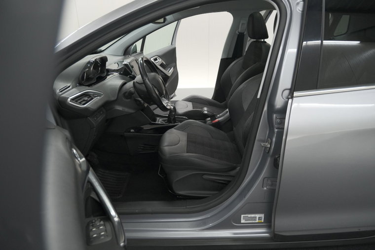 Vehicle Image 22
