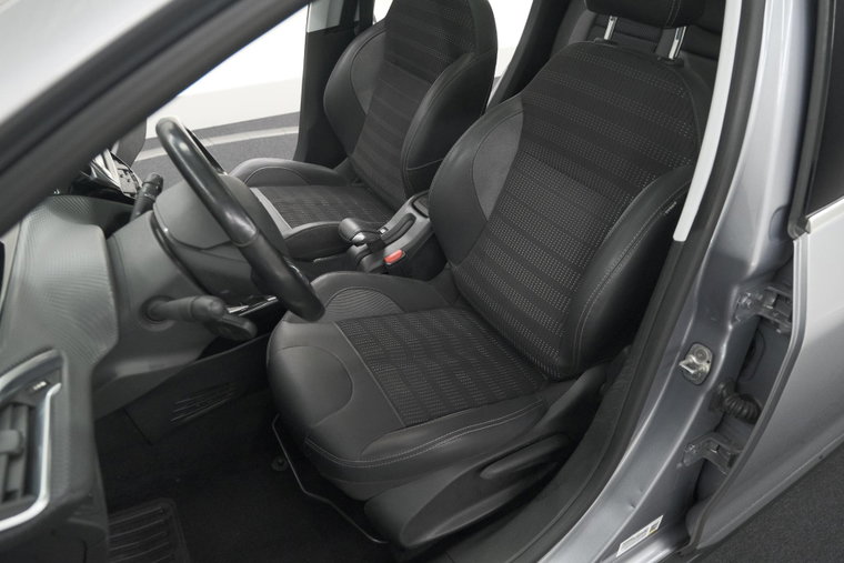 Vehicle Image 23