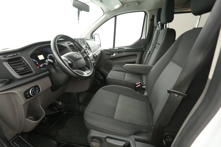 Vehicle Image 25