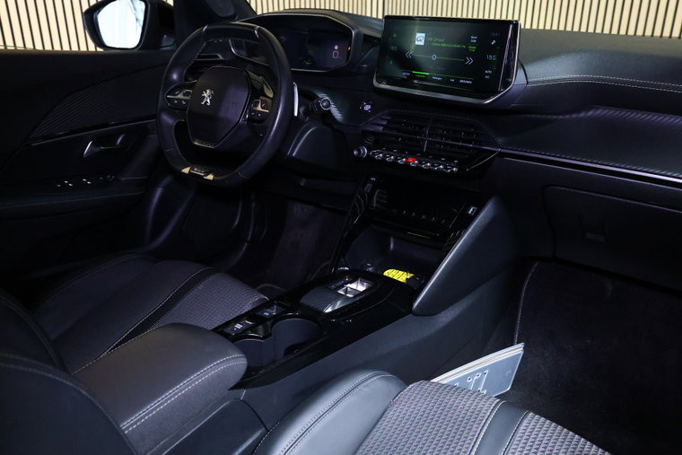 Vehicle Image 32