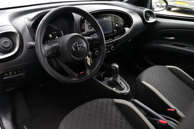 Vehicle Image 12