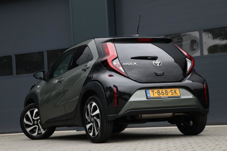 Vehicle Image 4