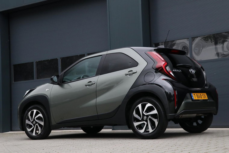 Vehicle Image 5