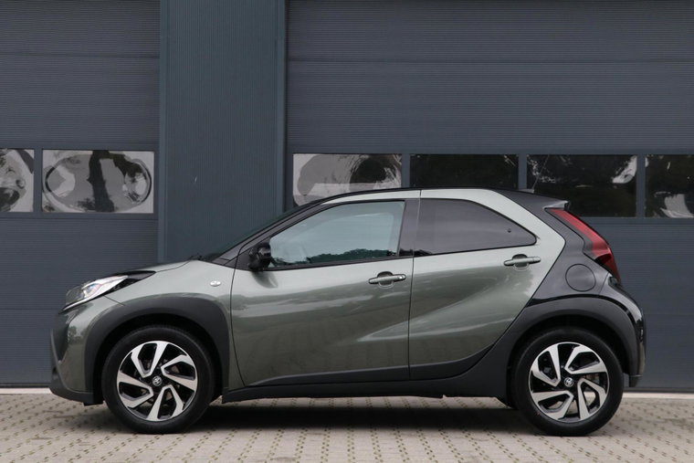 Vehicle Image 6