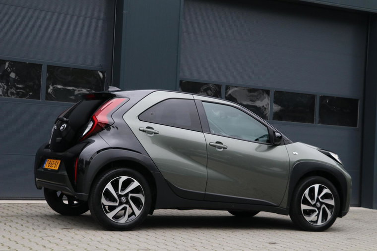Vehicle Image 8