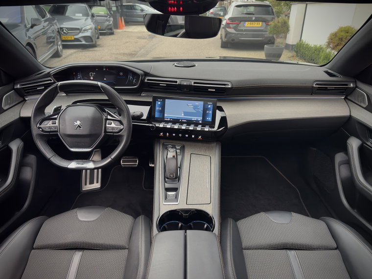 Vehicle Image 25
