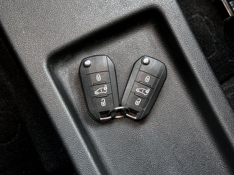 Vehicle Image 30